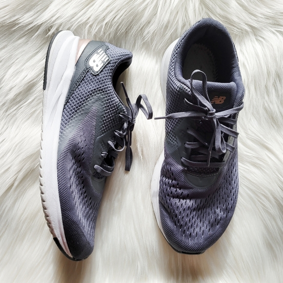 New Balance - Picture 2 of 9